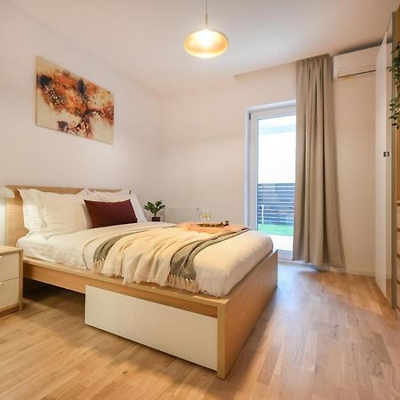 Vacation Feel - 2Br Apartment With Terrace & Private Parking In Baneasa Bukarest Eksteriør billede
