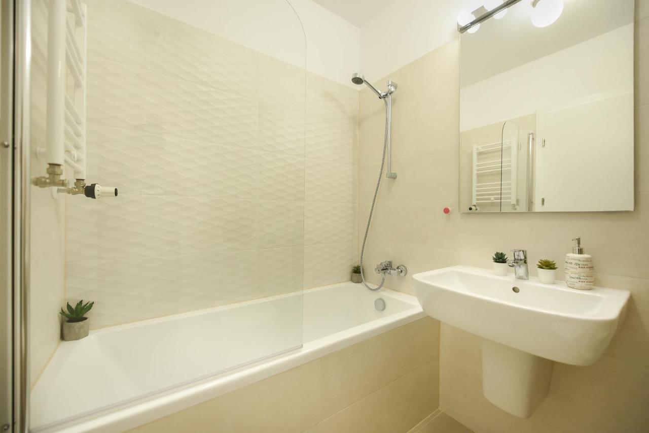 Vacation Feel - 2Br Apartment With Terrace & Private Parking In Baneasa Bukarest Eksteriør billede