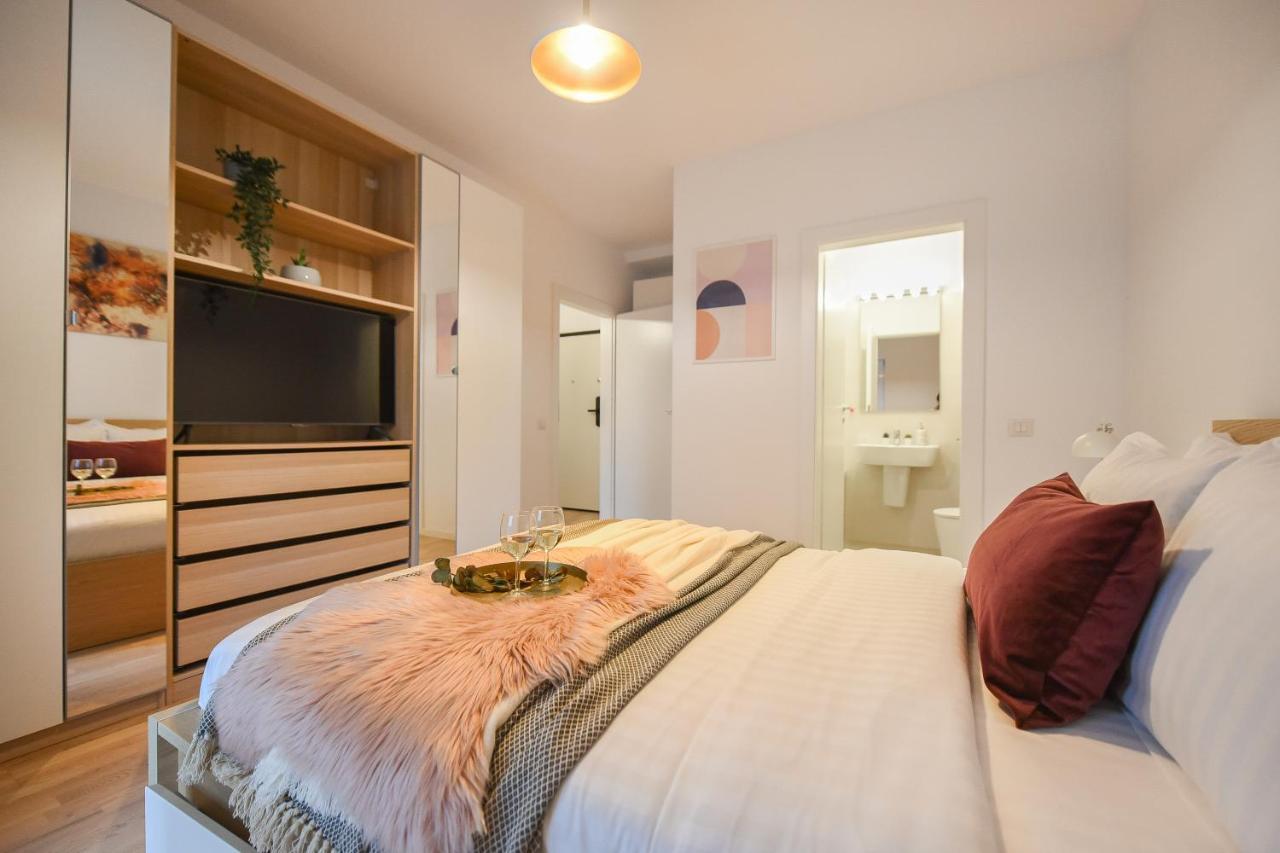 Vacation Feel - 2Br Apartment With Terrace & Private Parking In Baneasa Bukarest Eksteriør billede