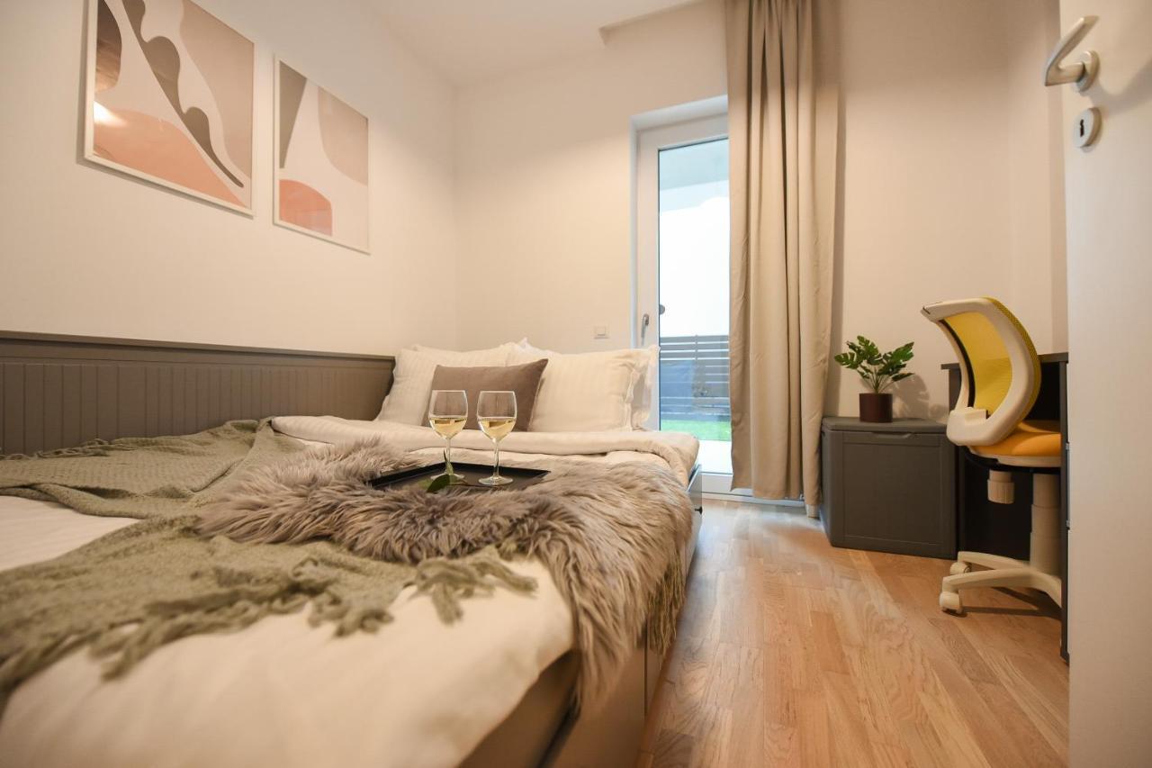 Vacation Feel - 2Br Apartment With Terrace & Private Parking In Baneasa Bukarest Eksteriør billede